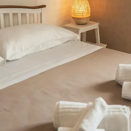 ゲストハウス Cala Cala Rooms,restaurant & Farm Experience 4*