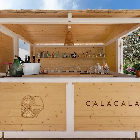 ゲストハウス Cala Cala Rooms,restaurant & Farm Experience 4*