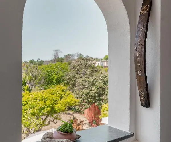 게스트하우스 Cala Cala Rooms,restaurant & Farm Experience 4*