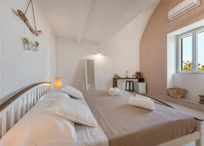 Cala Cala Rooms,restaurant & Farm Experience 게스트하우스 프로치다