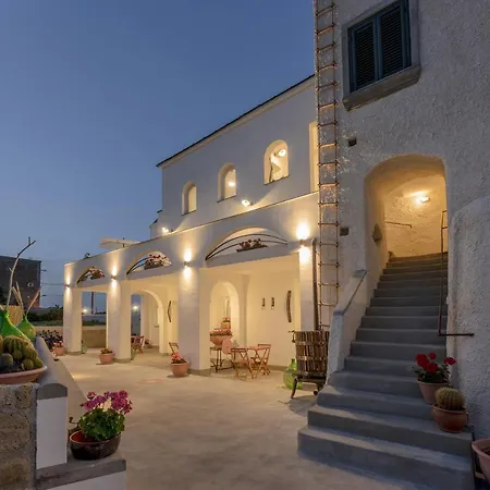 Guest house Cala Cala Rooms,restaurant & Farm Experience Procida