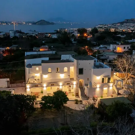 Guest house Cala Cala Rooms,restaurant & Farm Experience Procida