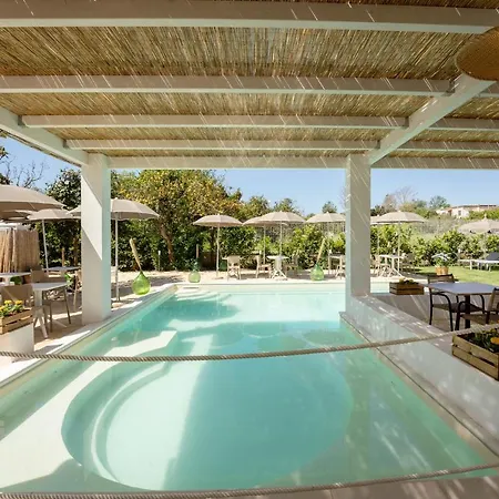 Guest house Cala Cala Rooms,restaurant & Farm Experience Procida