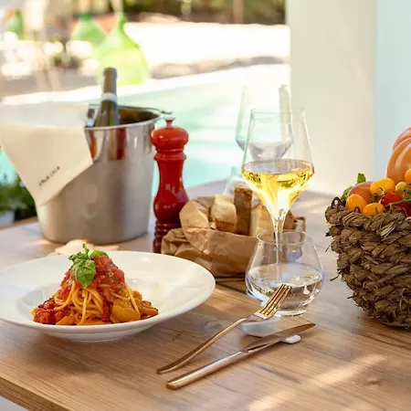 Cala Cala Rooms,restaurant & Farm Experience *