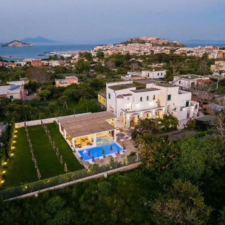 Guest house Cala Cala Rooms,restaurant & Farm Experience Procida